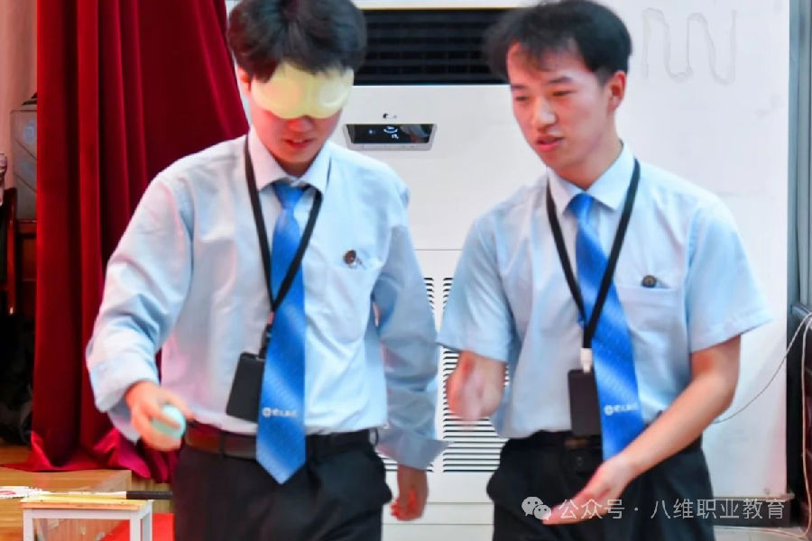 八維教育宿遷職業技術學院一起向未來越努力越幸運活動圓滿落幕